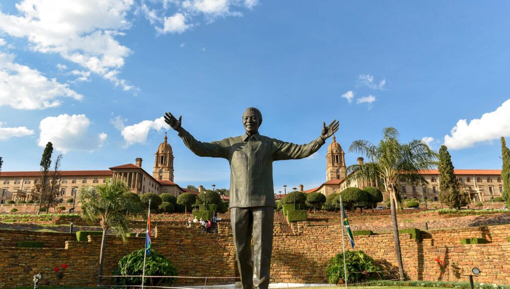 voyage-train-afrique-du-sud-statue-nelson-mandela-union-buildings-pretoria