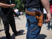 Détention et port d’armes à feu : Droit constitutionnel et drames inévitables